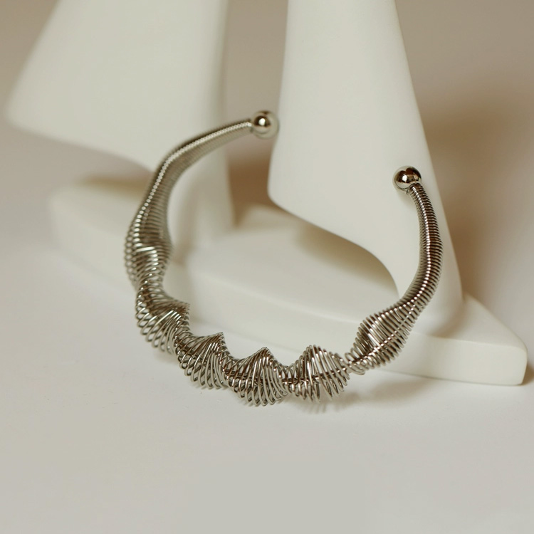 Original design minimalist, plain circle, geometric spiral bracelet, high-end metal, light luxury, daily commuting bracelet