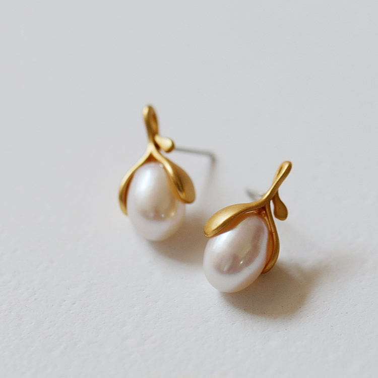 Original mold design, natural freshwater pearl, French high-end style, simple and versatile, master earring earrings