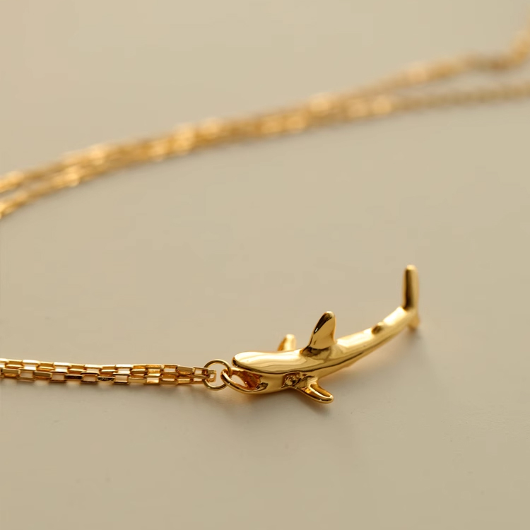 Original niche design, simple and cool style, small shark long necklace, fashionable and versatile sweater chain, 18K real gold