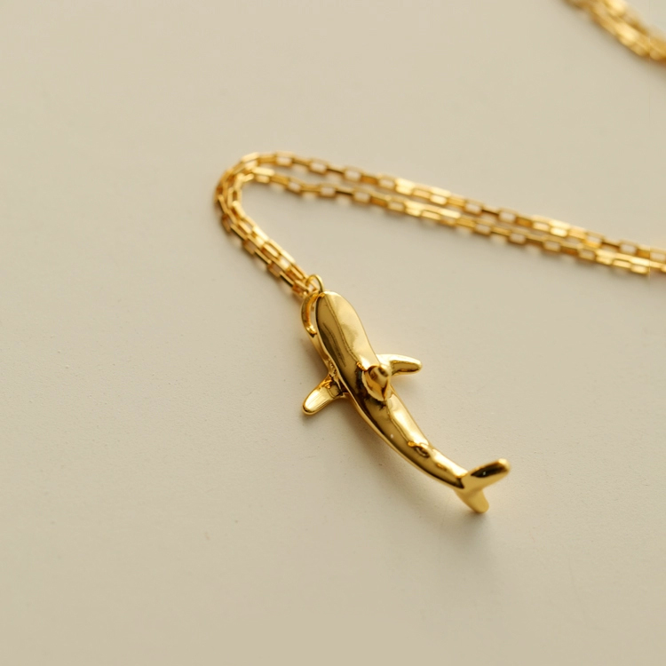 Original niche design, simple and cool style, small shark long necklace, fashionable and versatile sweater chain, 18K real gold