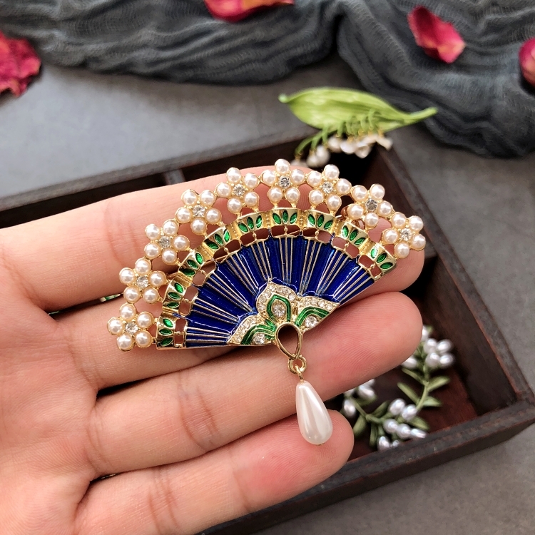 European and American handmade antique style high-end temperament enamel pearl brooch chest flower