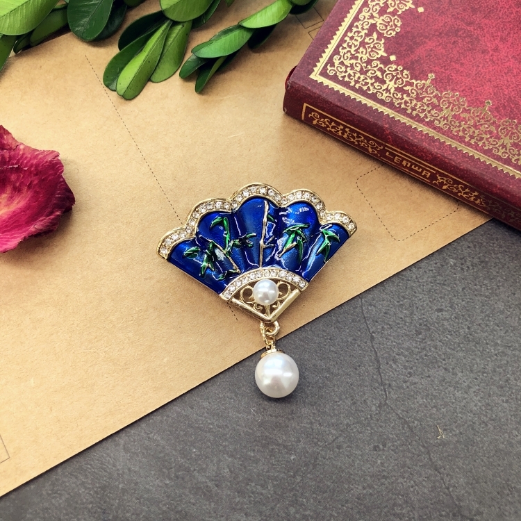 European and American handmade antique style high-end temperament enamel pearl brooch chest flower