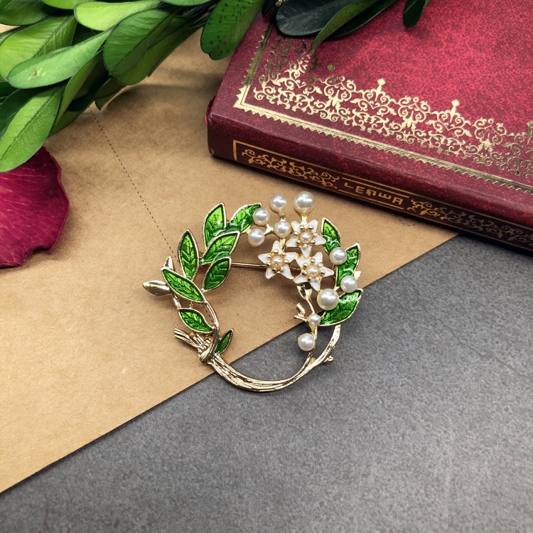 European and American handmade antique style high-end temperament enamel pearl brooch chest flower