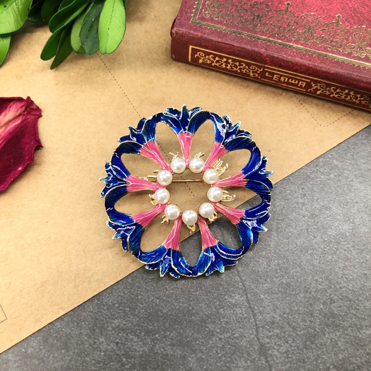 European and American handmade antique style high-end temperament enamel pearl brooch chest flower