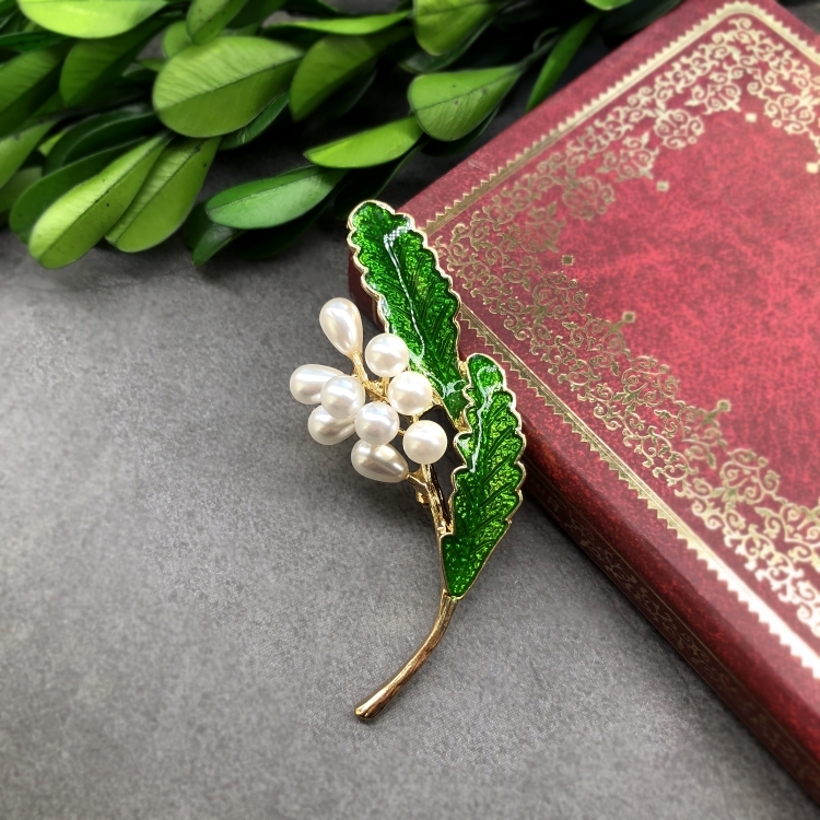 European and American handmade antique style high-end temperament enamel pearl brooch chest flower