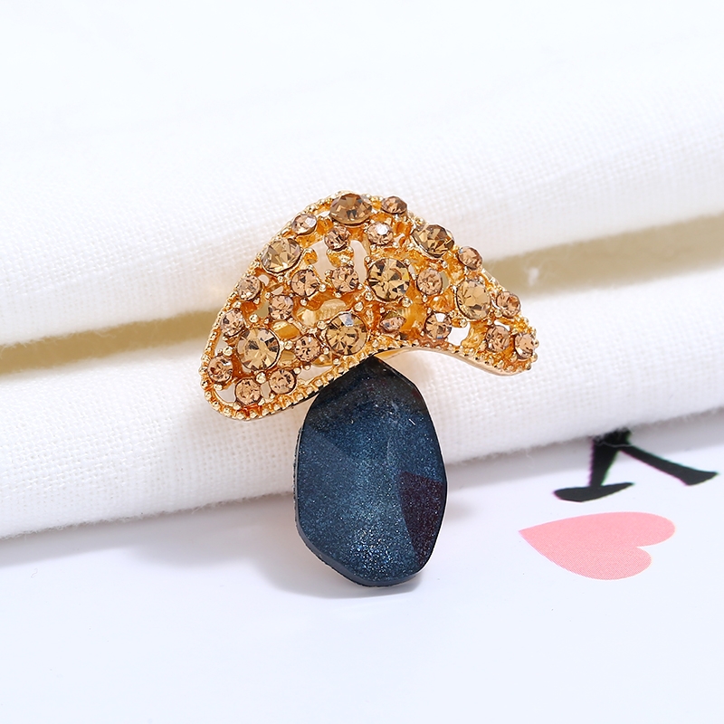 Fashionable, simple and exquisite crystal butterfly pearl small brooch chest flower