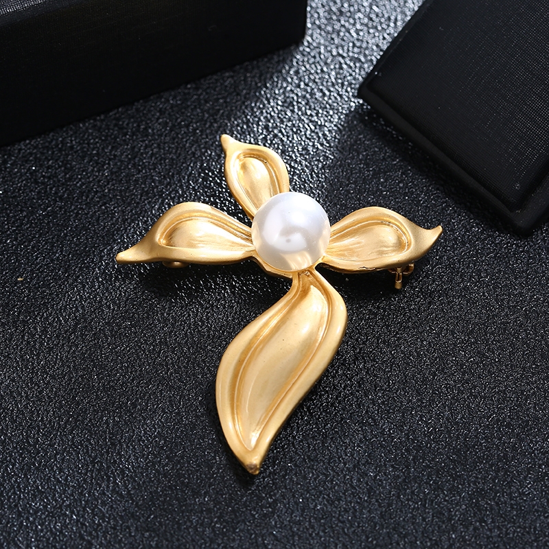 Flower and pearl gold beautiful luxurious temperament brooch chest flower