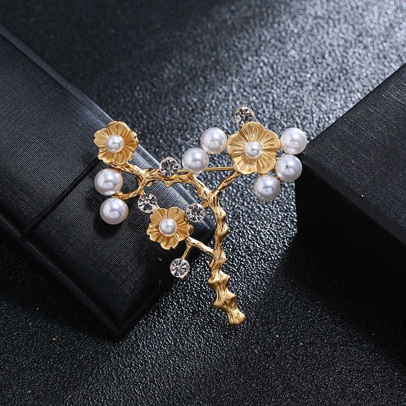 Flower and pearl gold beautiful luxurious temperament brooch chest flower