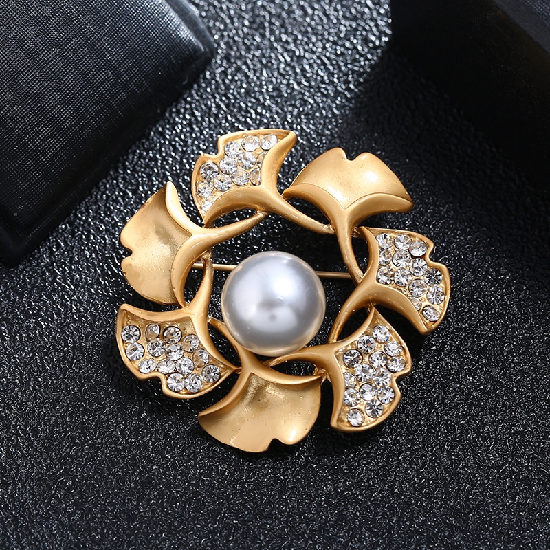 Flower and pearl gold beautiful luxurious temperament brooch chest flower