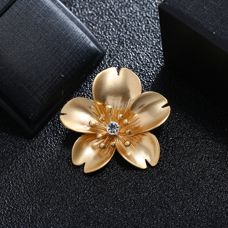 Flower and pearl gold beautiful luxurious temperament brooch chest flower