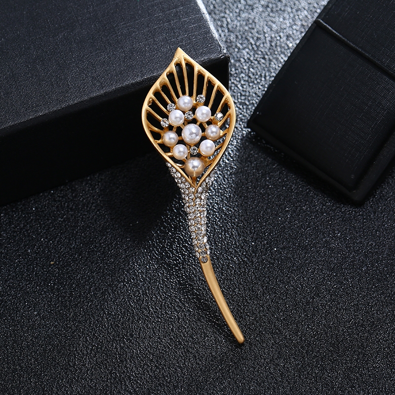 Flower and pearl gold beautiful luxurious temperament brooch chest flower