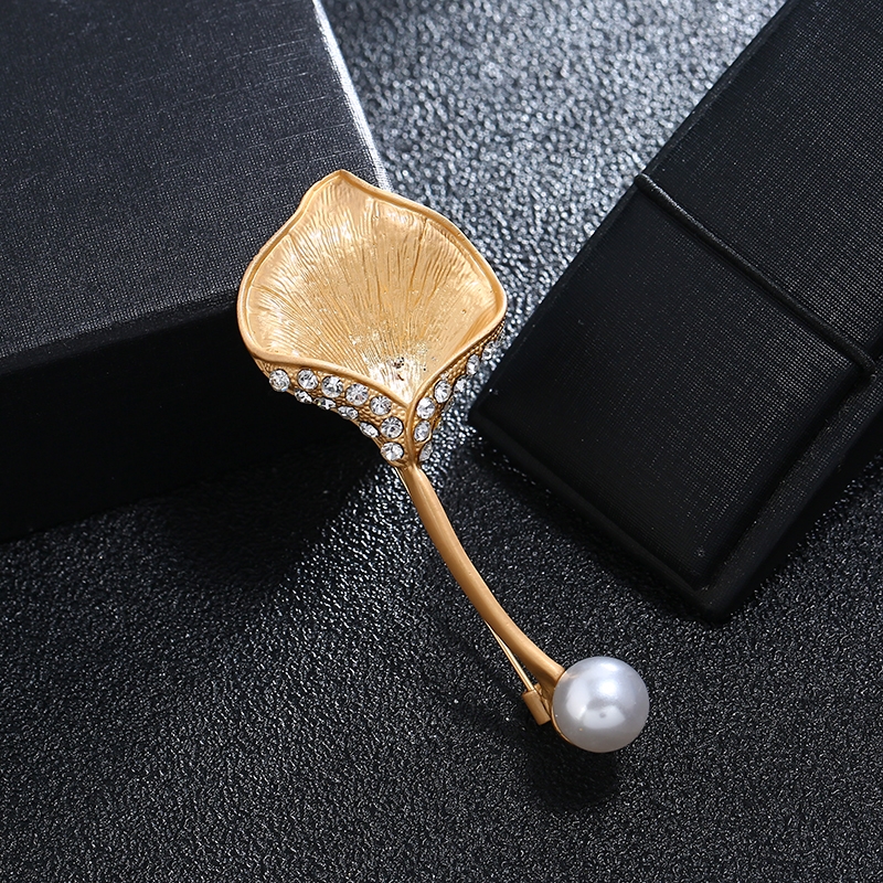 Flower and pearl gold beautiful luxurious temperament brooch chest flower