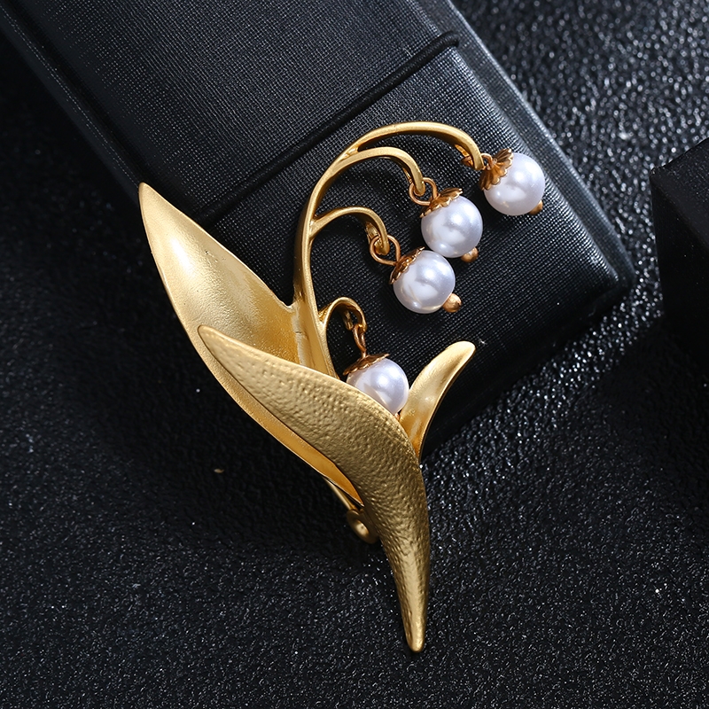 Flower and pearl gold beautiful luxurious temperament brooch chest flower