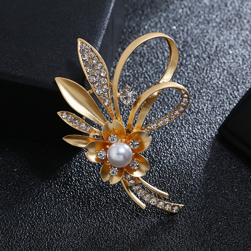 Flower and pearl gold beautiful luxurious temperament brooch chest flower