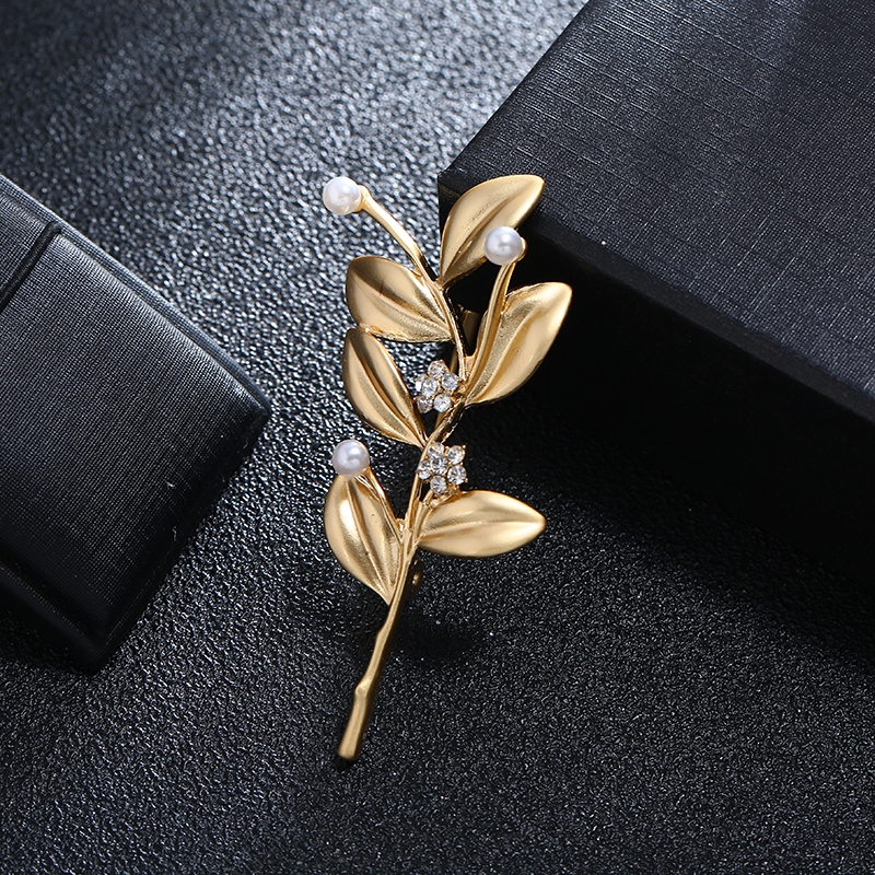 Flower and pearl gold beautiful luxurious temperament brooch chest flower