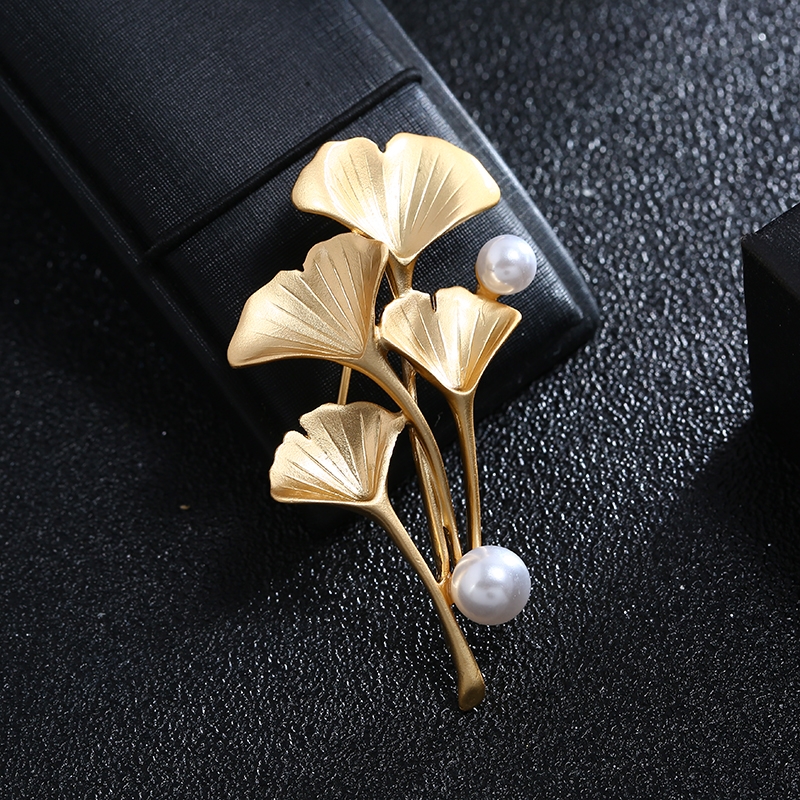 Flower and pearl gold beautiful luxurious temperament brooch chest flower