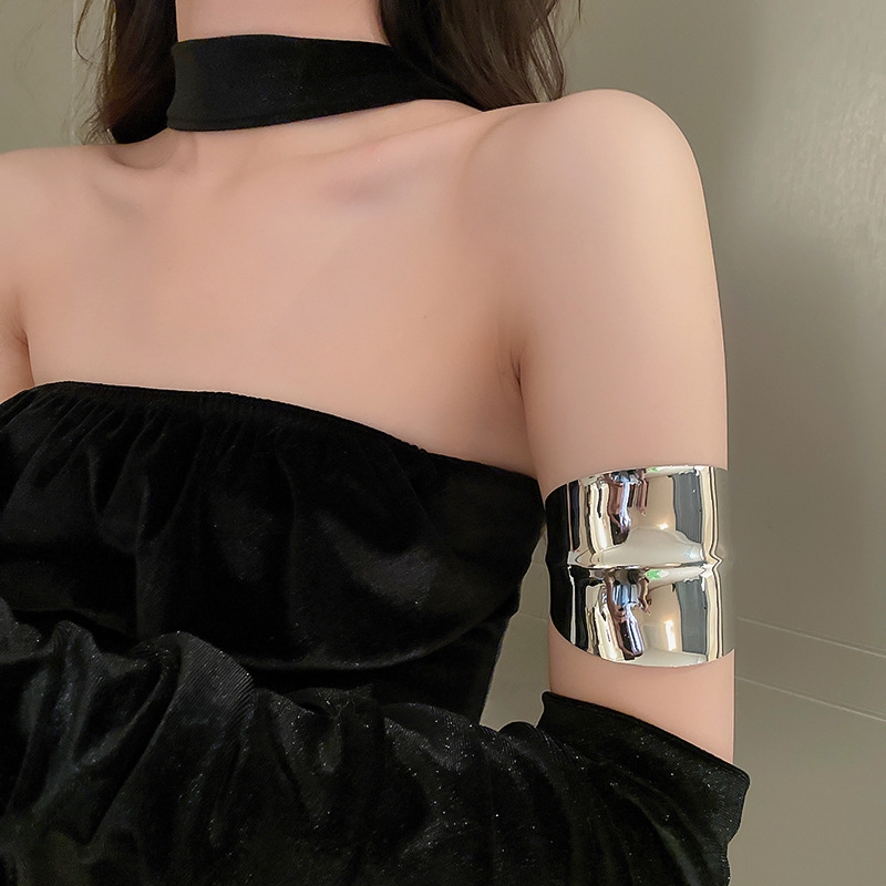 Irregular metal pleated open bracelet