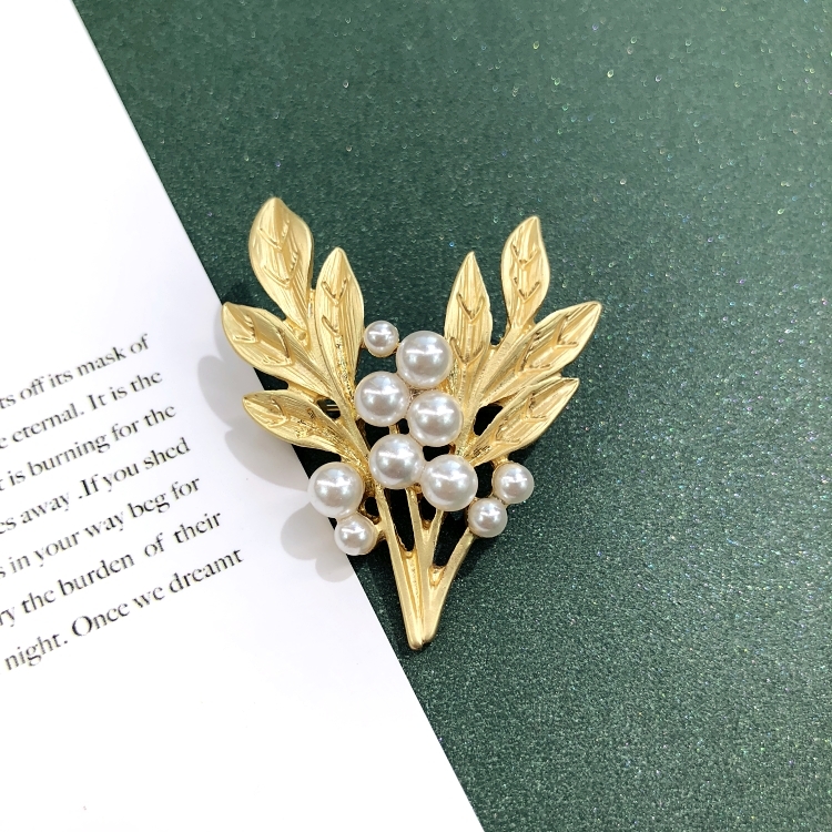 Retro Baroque Western Matte Gold Pearl Crown Palace Jewel Brooch Chest Flower