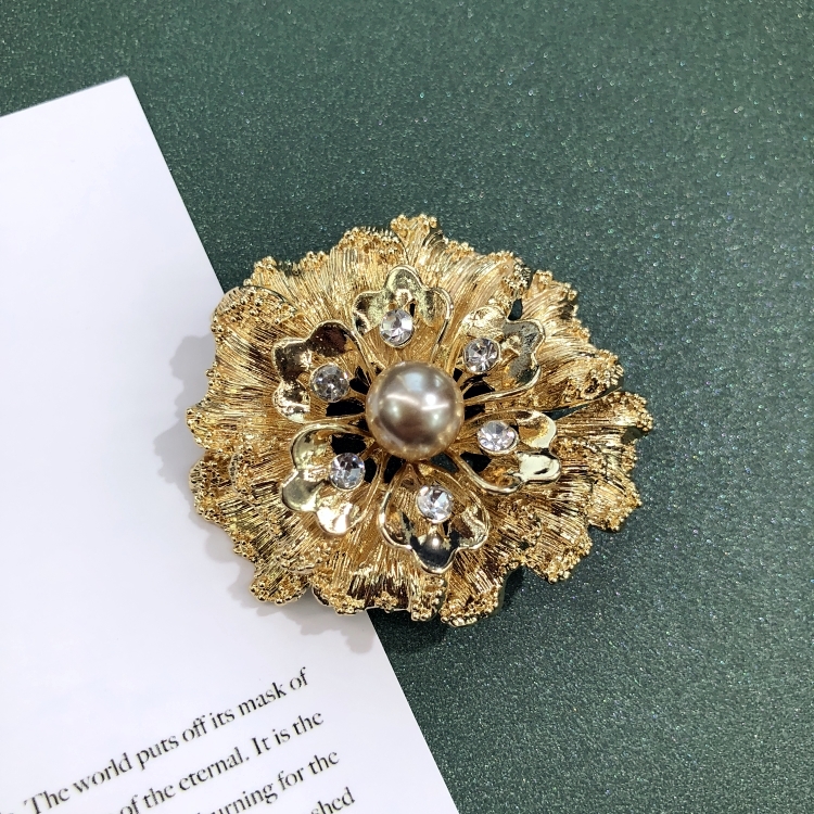 Retro Baroque Western Matte Gold Pearl Crown Palace Jewel Brooch Chest Flower