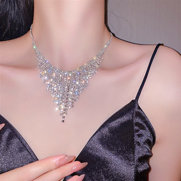 Sparkling and dazzling diamond studded banquet tassel necklace