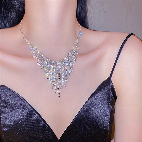 Sparkling and dazzling diamond studded banquet tassel necklace