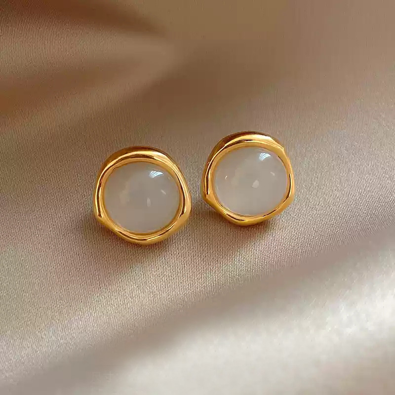 Cat's eye stone round earrings