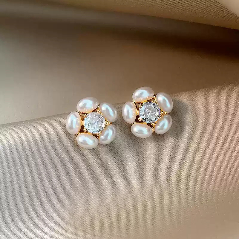 Pearl flower zircon earrings~