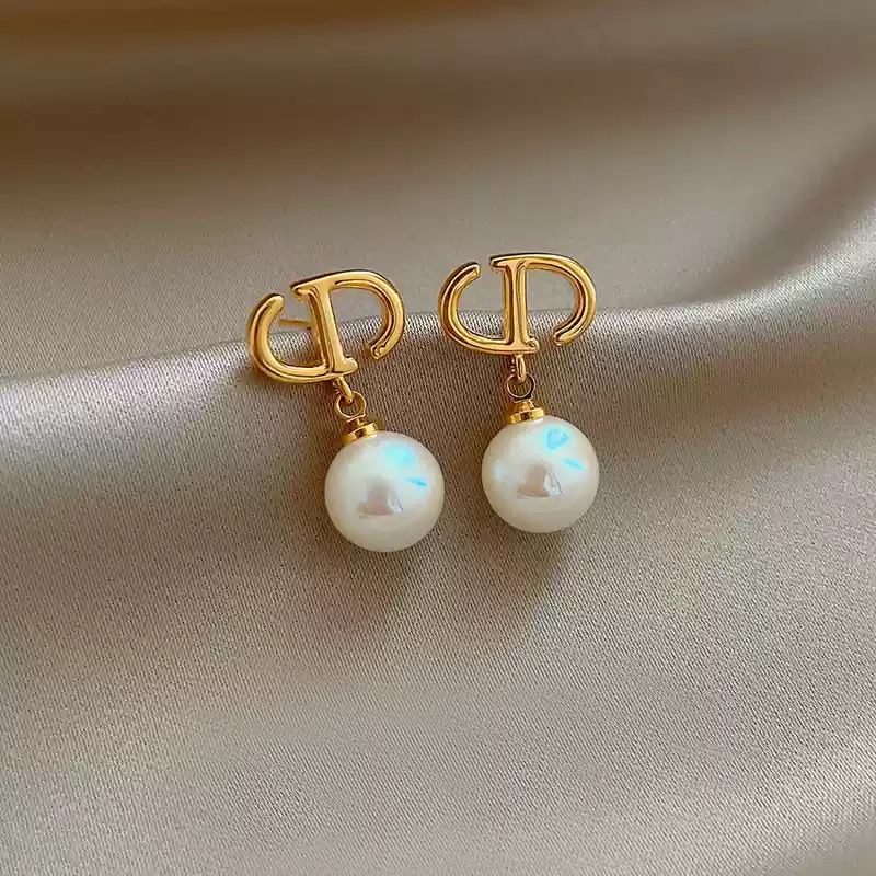 CD letter pearl earrings~