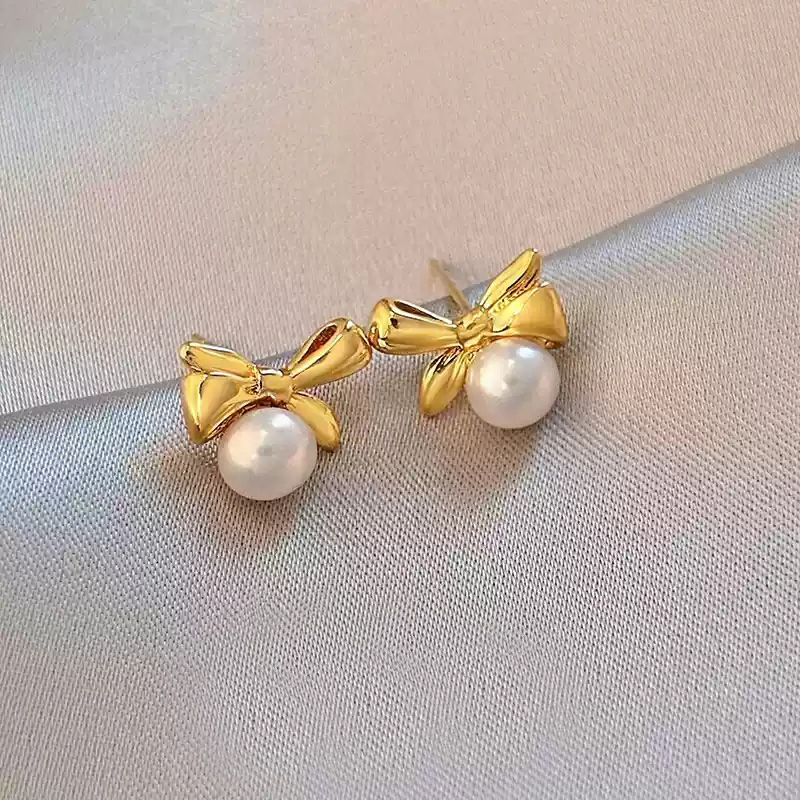 Butterfly Knot Pearl Earrings [Pearl White]