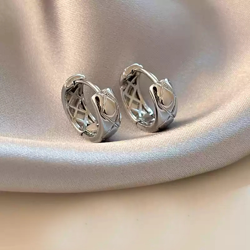 Diamond patterned earrings [silver]