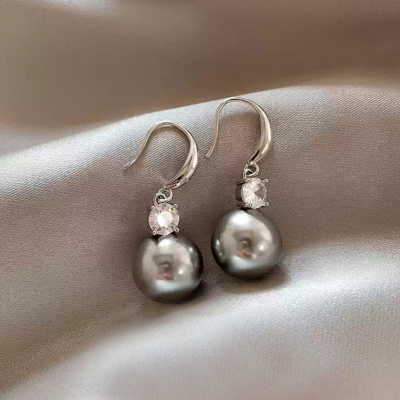 Grey pearl ear hook