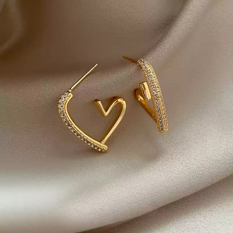 Exquisite Diamond Heart Earrings~