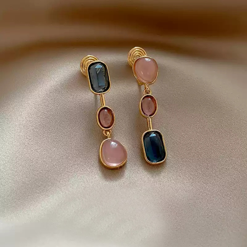 Colored gemstone asymmetric ear clip [can be worn without ear holes]