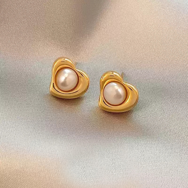 Love Pearl Earrings [Pearl White]