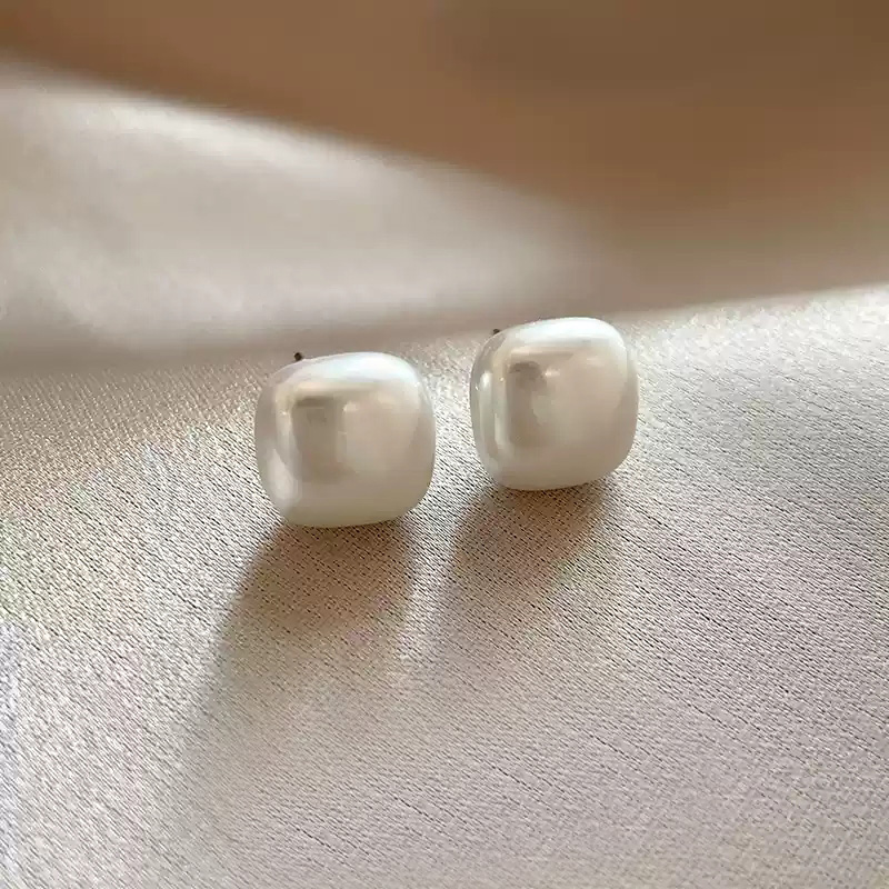 Shi Family Pearl White/925 Silver stud post Pair