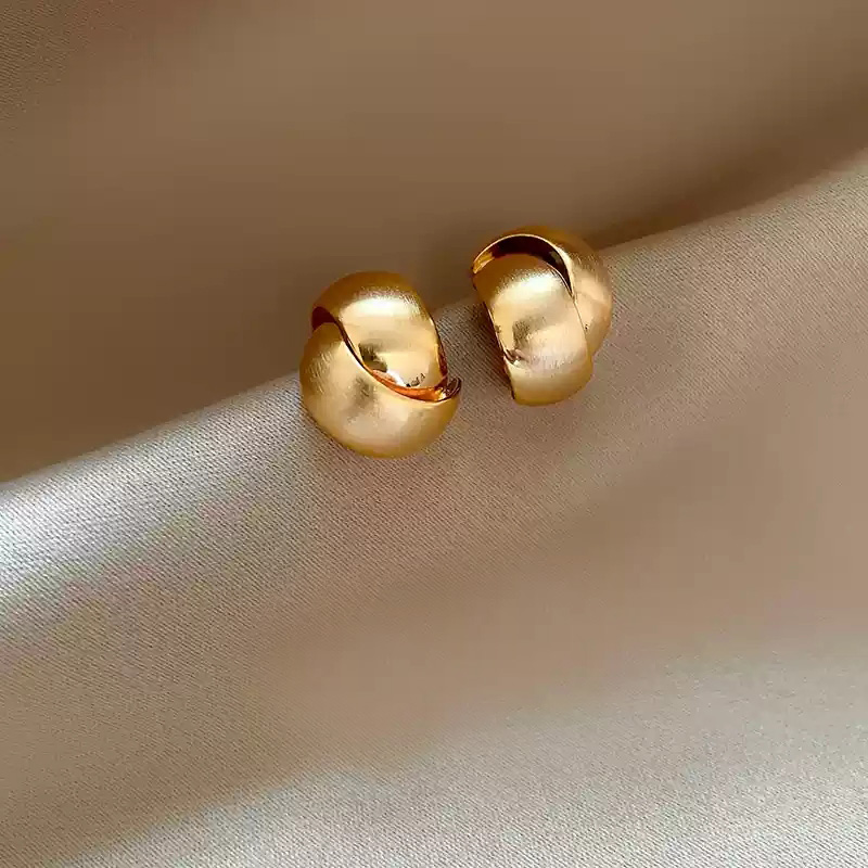 Brushed gold earrings