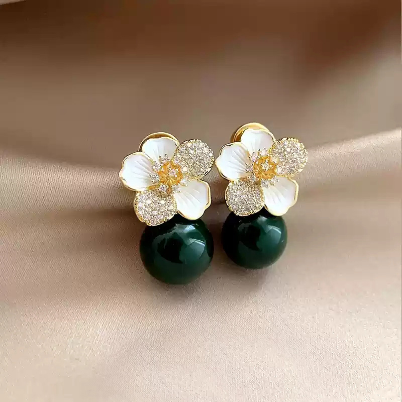 Emerald Flower Earrings [Whitening Style]