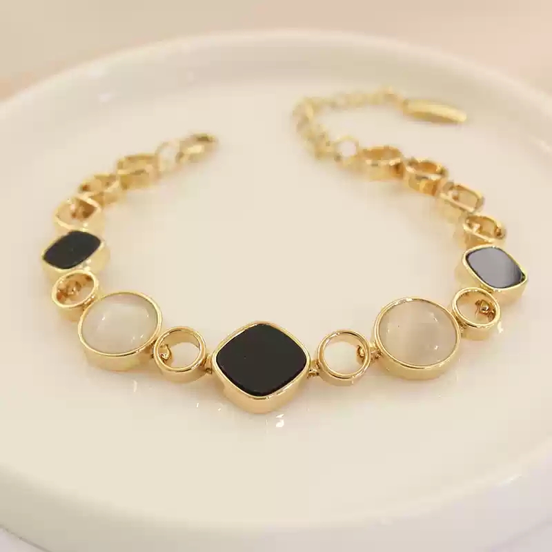 Golden bracelet 110326.1.58