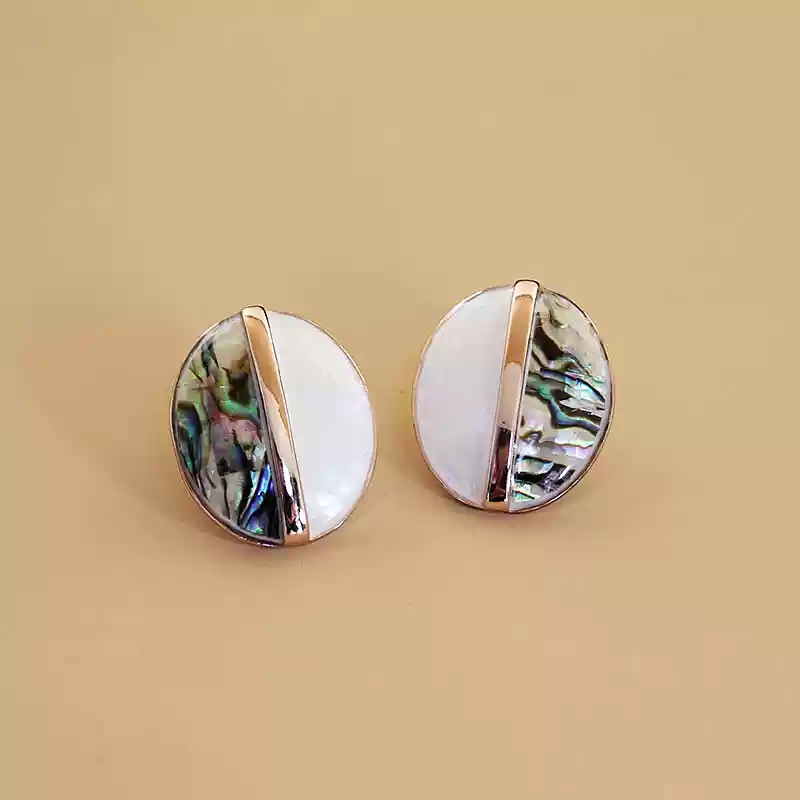 Shell earrings oval shape