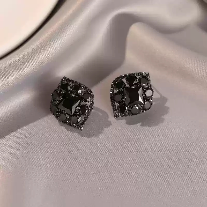 Diamond black