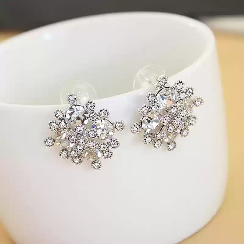 White earrings 11324.1.44