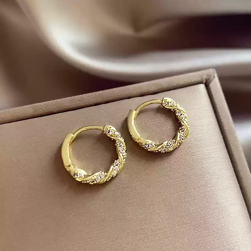 Diamond studded gold earrings~