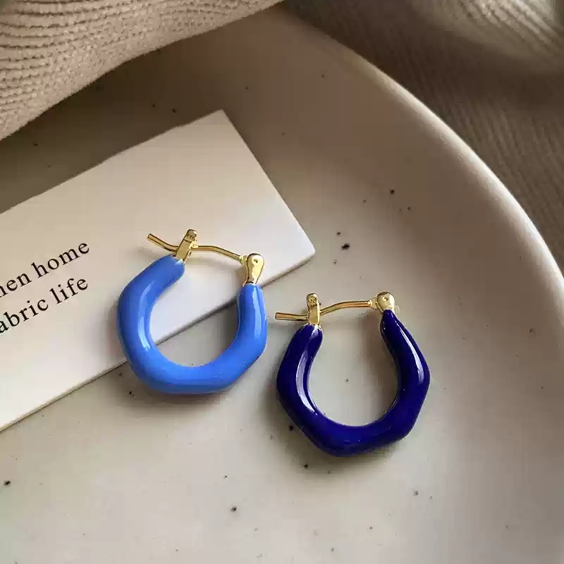 Asymmetric color earrings