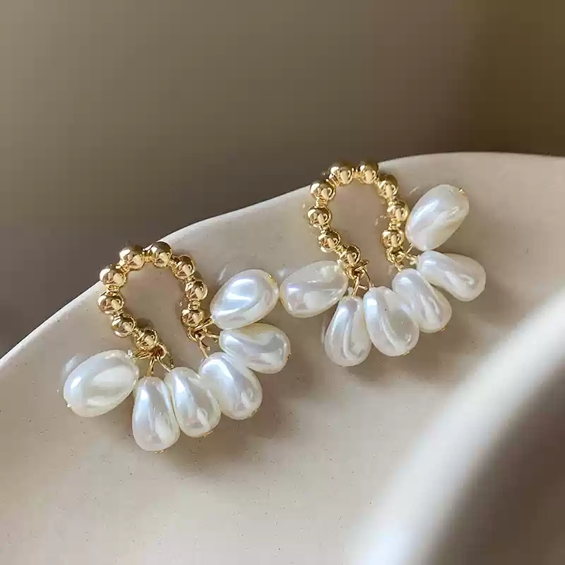 Baroque pearl earrings