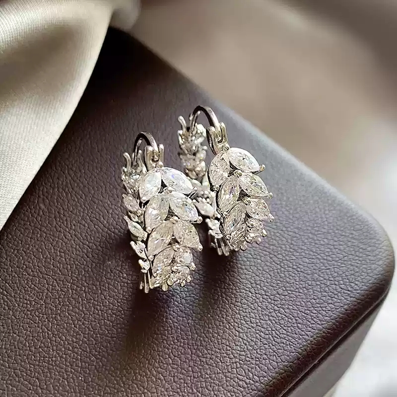 Silver wheat ear zircon ear buckle