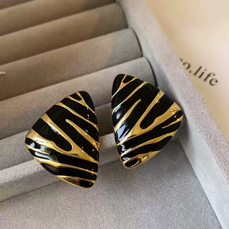 Black gold zebra print earrings 3.7 * 2.7cm