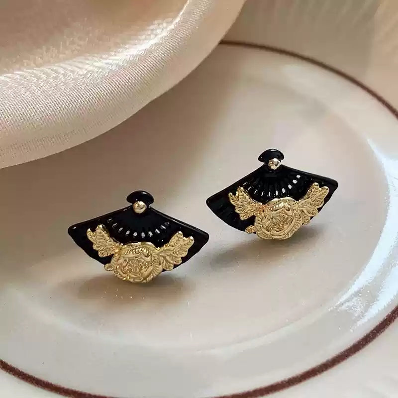 Chinese style retro fan-shaped earrings