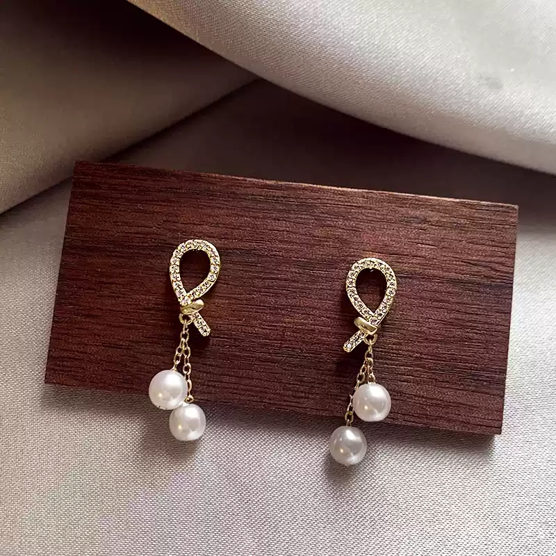 Full zirconia pearl earrings