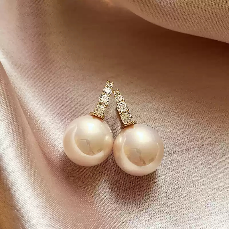 Pink Pearl Earrings [Recommended by Store Manager]