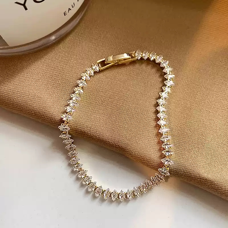 Golden zircon bracelet